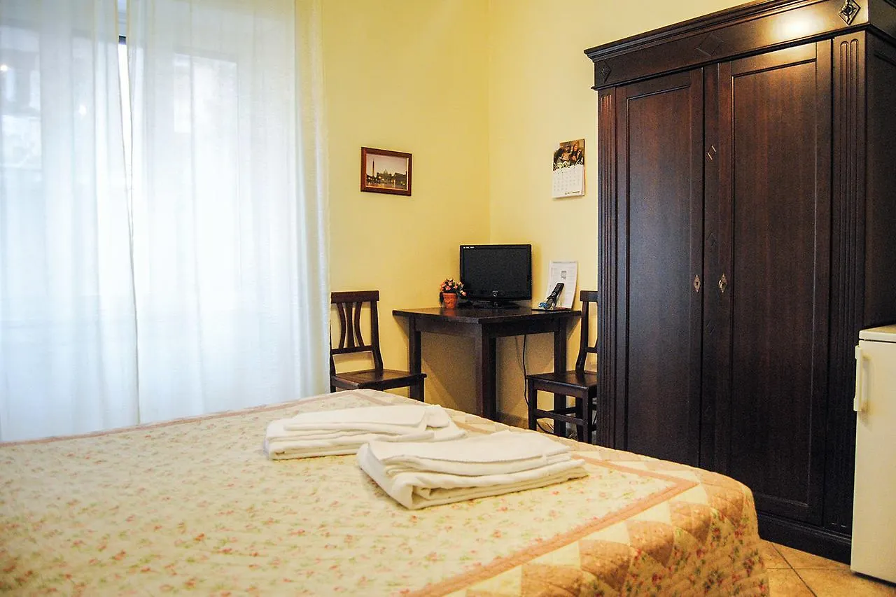 ***  Ianus Guest House ローマ イタリア
